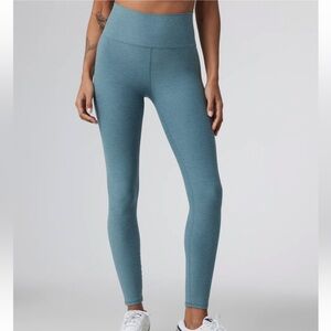 Vuori Clean Elevation Leggings size Medium